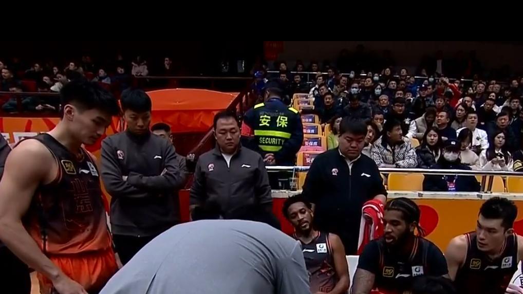 邱彪不是山东高速男篮的救星，队内矛盾远比输球可怕！