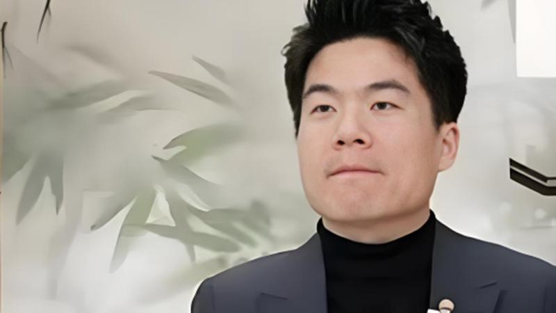 太直男了吧，董宇辉卖包“啥都不懂”，真诚反倒成为必杀技
