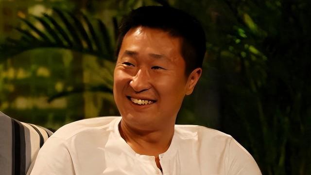 4位要颜值没颜值，要钱没钱的“丑星”，娶的老婆一个比一个漂亮