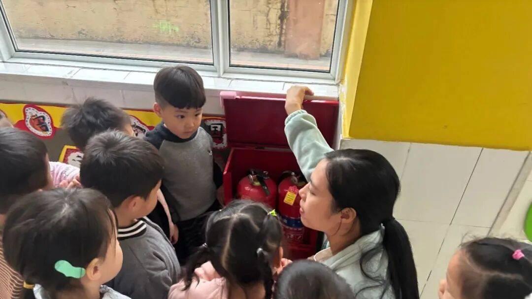 安阳市北关区第三幼儿园开展2025年“消防宣传月”主题系列活动