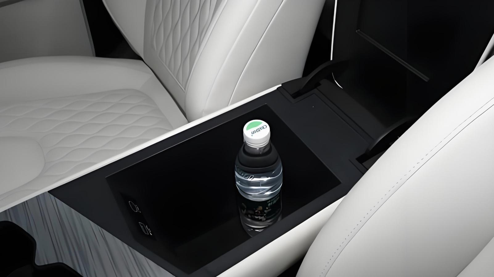 一汽奔腾的家轿，车长4920mm，标配高通8295P芯片，纯电续航565km