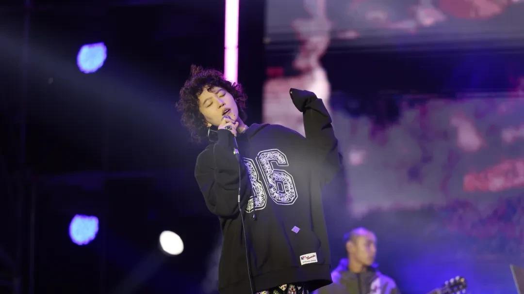 超越王菲，窦靖童首次个人巡演战报出炉，这三点天后也难做到