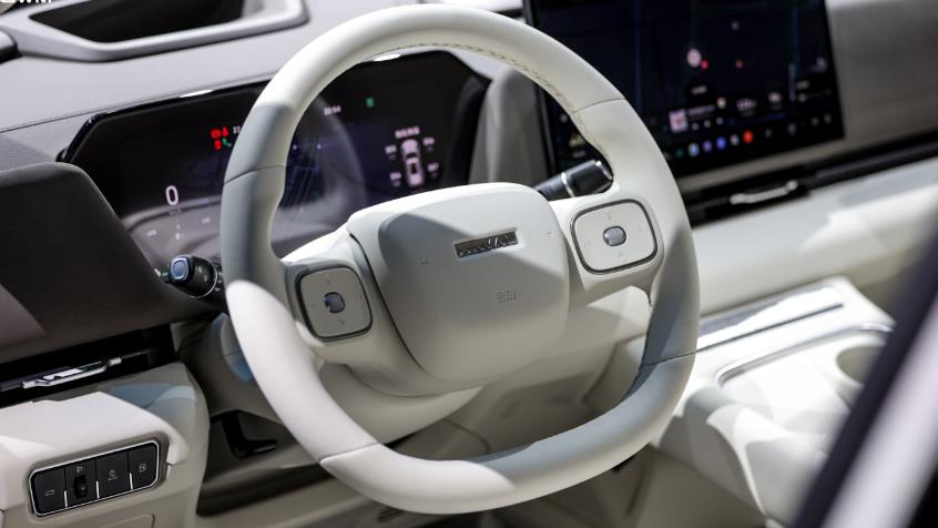 1小时大定超8000！全系四驱SUV，4.2个油喝92，更大更强仅11万级