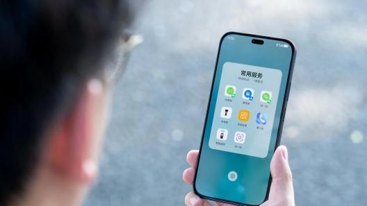 《老司机新喵途》暖映，麦芒40凭AI与卫星护爱前行