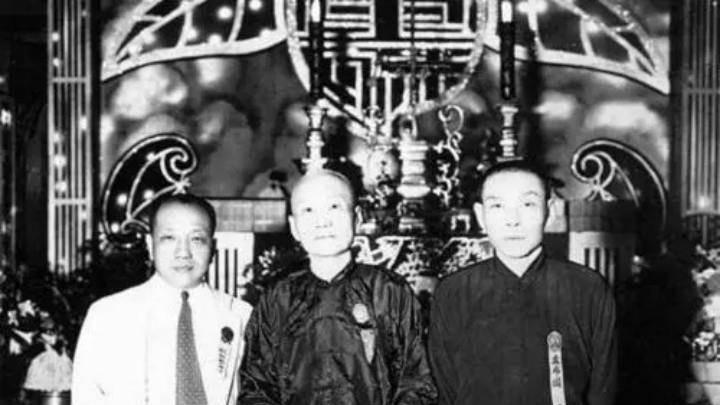 53岁黄金荣老牛吃嫩草，逼婚23岁露兰春，露兰春开出了什么条件？