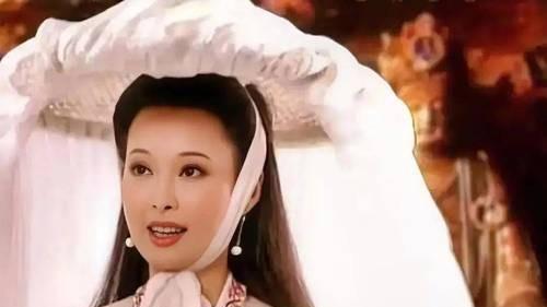 被“发福”的52岁袁立惊艳到了整个人面相虽然变了，反而更美了