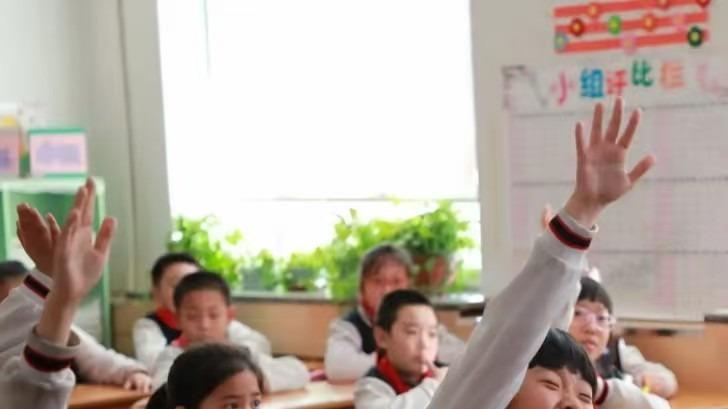 为啥学生上课举手了，却总是不被点名？班主任讲透“真相”