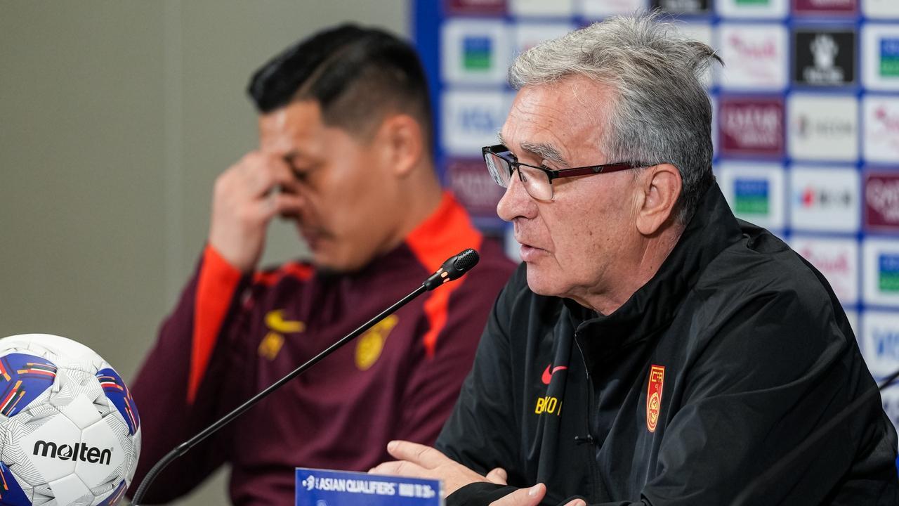 骂人不带脏字，巴林主帅赛前狂夸国足和伊万，球迷：荣誉战垫底？