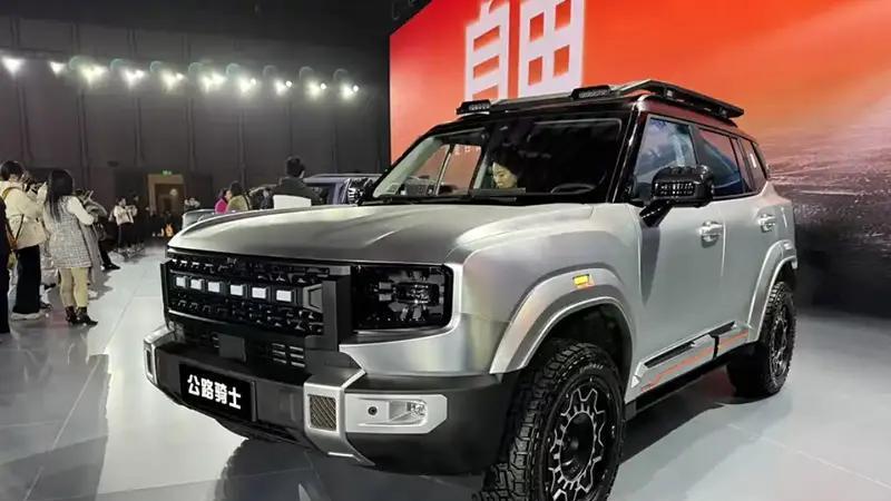 顶配才13万？有两把锁的方盒子SUV