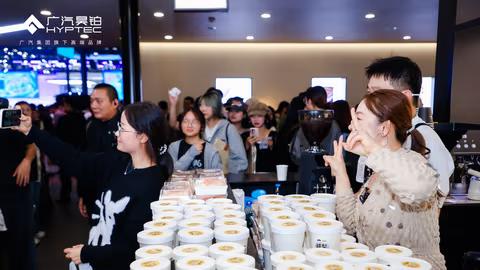 广州车展最香展台！噗噗叽叽在广汽昊铂HT 670L后备箱调广式饮品