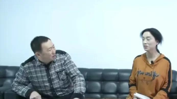 64岁大姐第一次相亲就遇上“霸道总裁”，男方不光带着礼物上门，还硬塞给她3000块钱，大姐：我可不是物质的人
