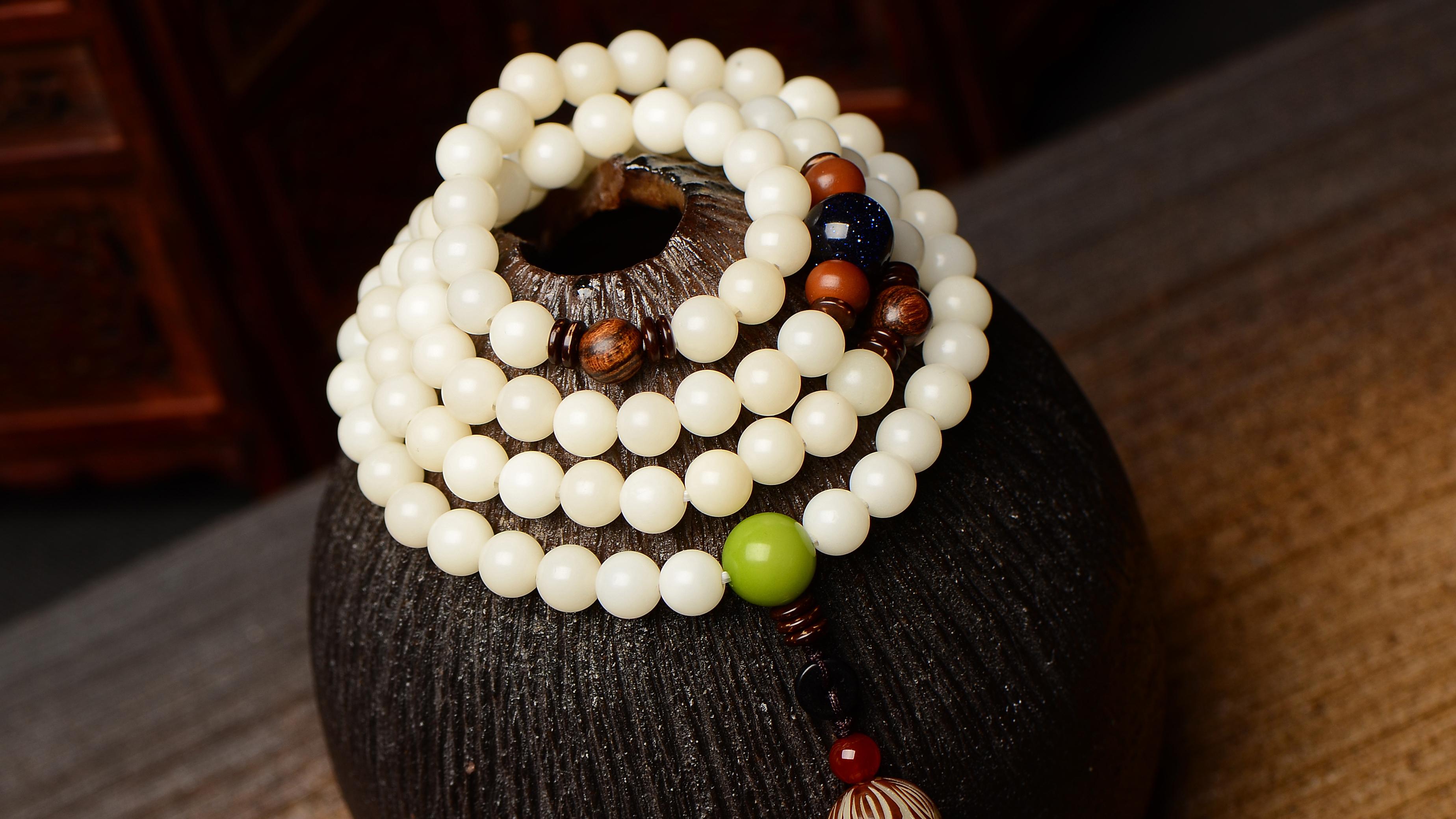 微短剧，别再一路“狂飙”了