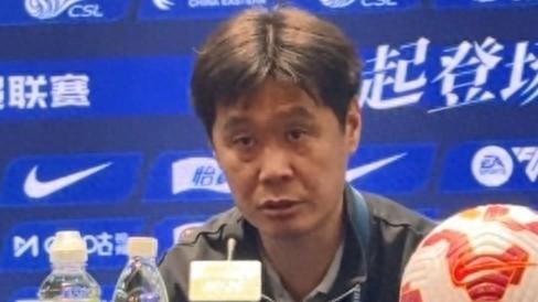 青岛海牛客场不敌上海申花，李霄鹏强调全力拼搏