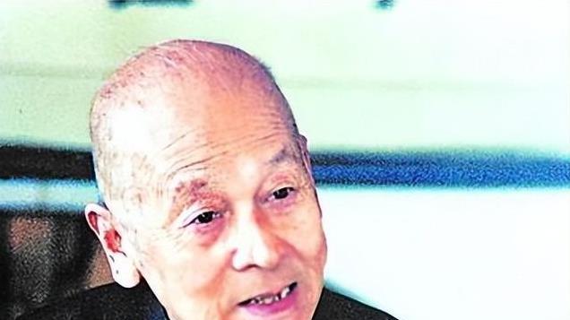 骗了我们23年！怪不得关晓彤在京圈如鱼得水，原来她父亲是这位