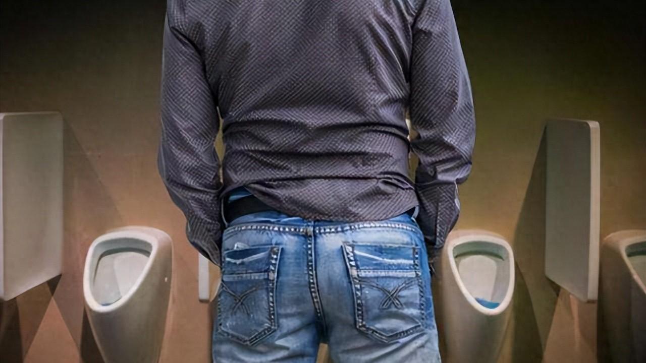 没喝多少水，频繁跑厕所？这不是年纪大了，这是前列腺增生作怪