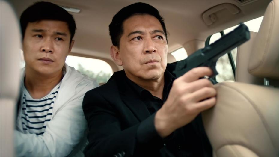 上映首日票房仅5万，第二天影院直接变网剧，2025最离谱电影来了