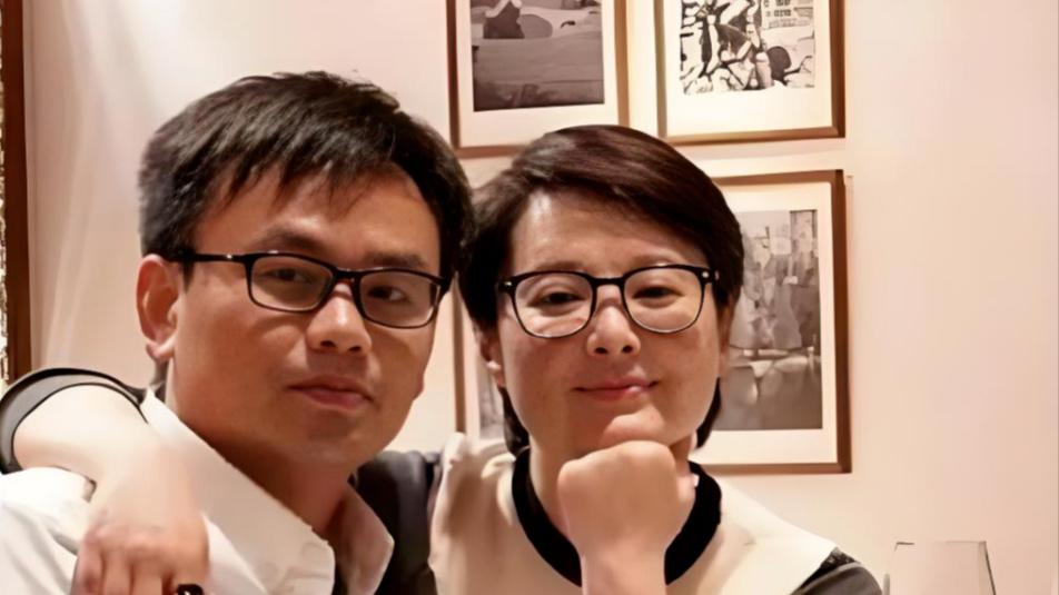 被宠12年不肯结婚，3婚后52岁变大妈，袁立真是一手好牌打得稀烂