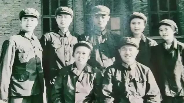 55年，干部子弟比父母官大小，皮定均儿子道：我就说你是个和尚