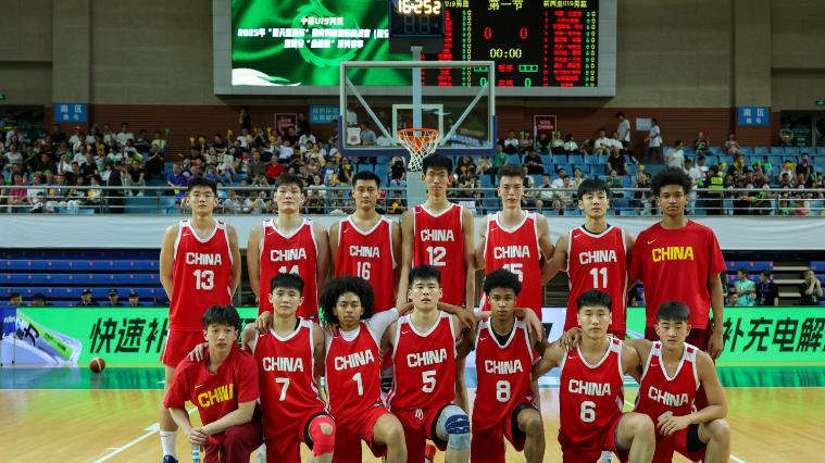 中国U19男篮险胜新西兰4连胜：归化朱正11分 张博源杨溢均15分