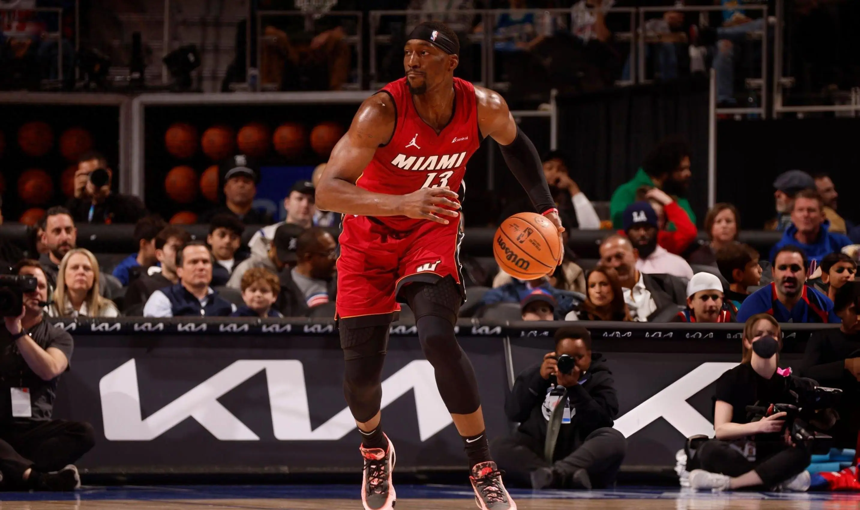 NBA半场86分破队史，阿德巴约4记三分，哈克斯43统治全场