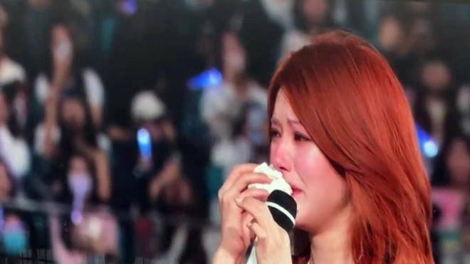 赵露思27岁生日会痛哭！《许我耀眼》大翻身 官宣：新工作室成立