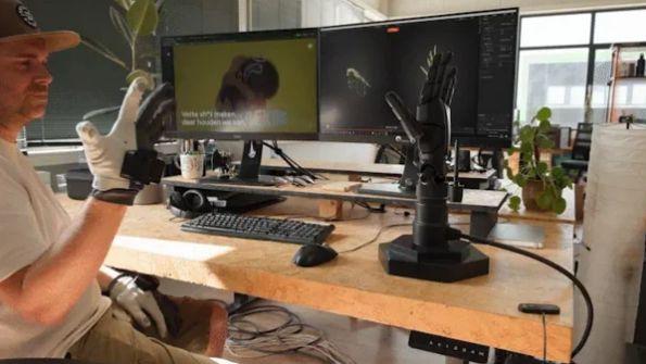 Manus数据手套EMF手势跟踪功能在遥操作机械手中的优势