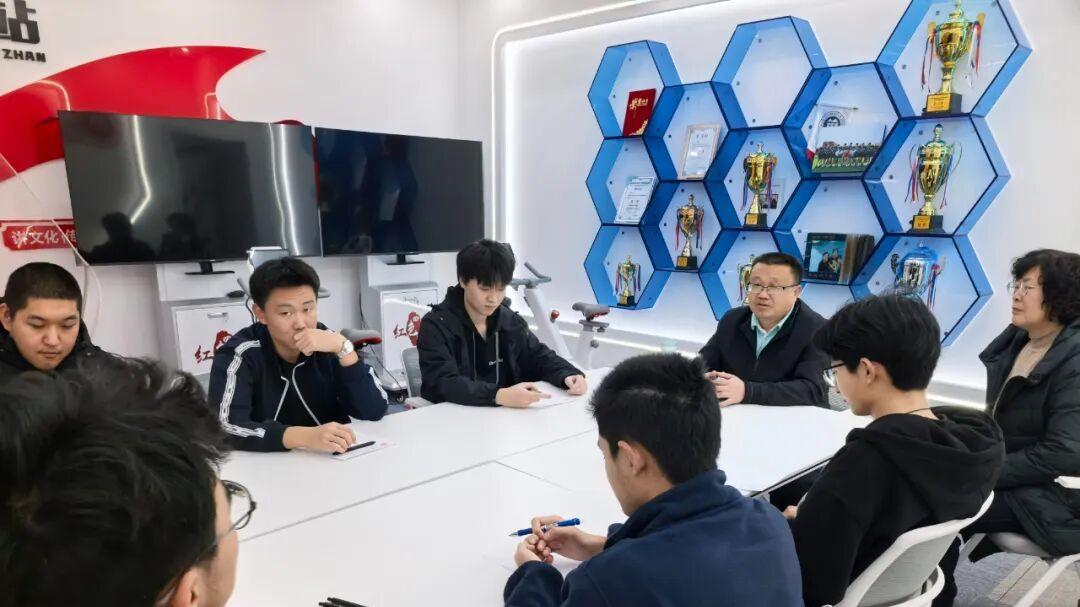 倾听心声，专业领航！康博士专家团座谈赋能高三冲刺，用爱与专业托举成长