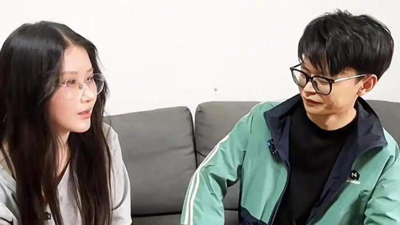22岁男子相亲看上40岁富婆，女生却嫌弃他太瘦：我喜欢有腹肌的