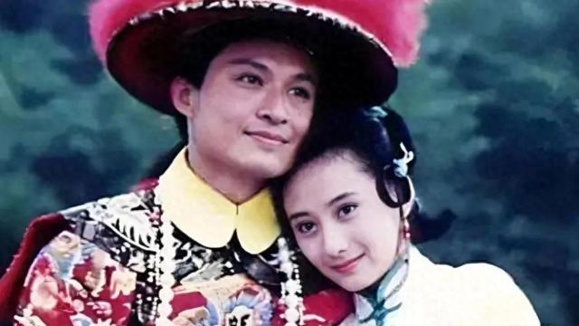 对于很多人来讲，马景涛的作品都是大家的情怀了，今63岁马景涛晕倒：35度高温直播