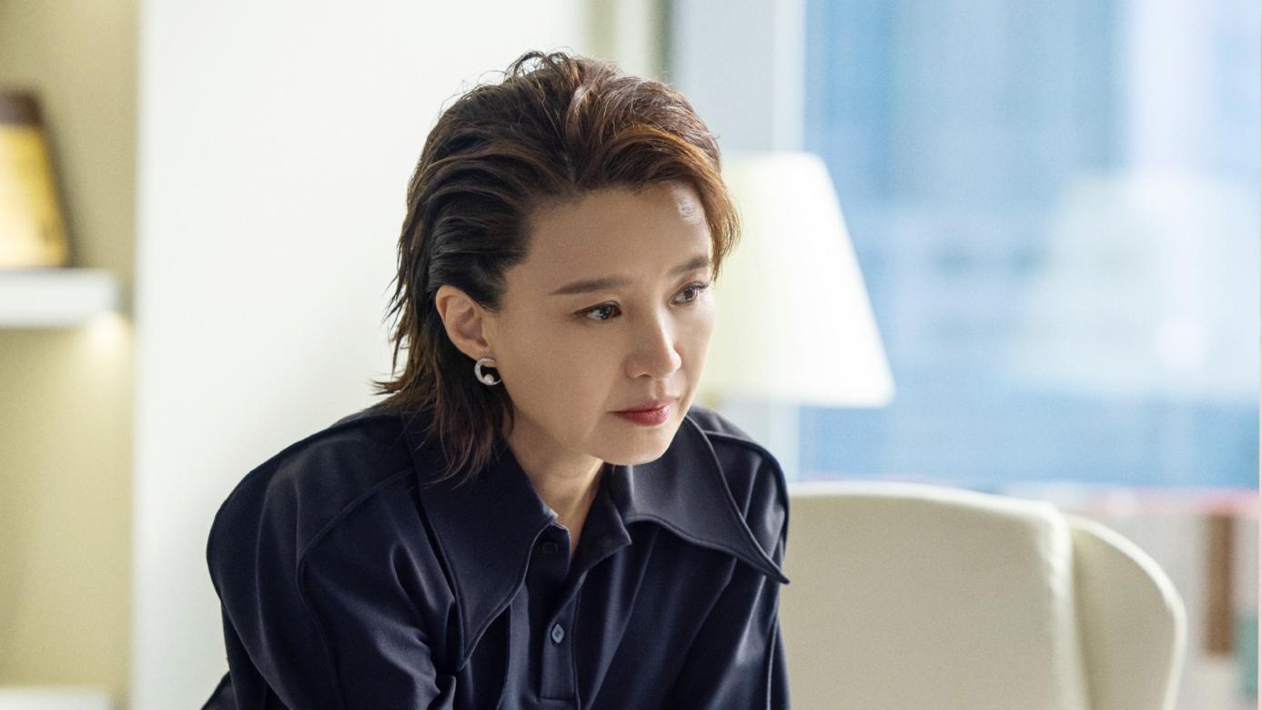 她甘当丈夫背后支柱五年，如今活成娱乐圈最清醒的女人