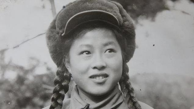 河北农妇没钱看病，子女无奈拿红本找到部队，军区领导探望