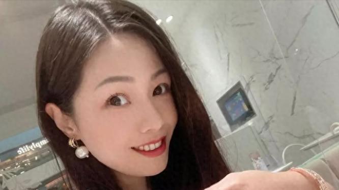 七十四岁TVB男星的黄昏恋：真爱无价？还是另有隐情？一段狱中情书的传奇