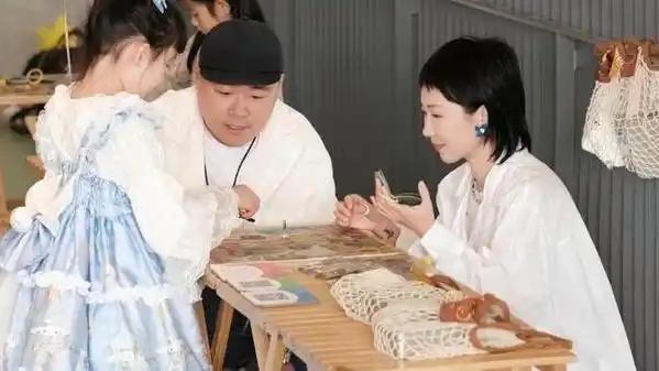 郝劭文：从国民童星到重组家庭守护者，他的人生选择为何总让人意外？