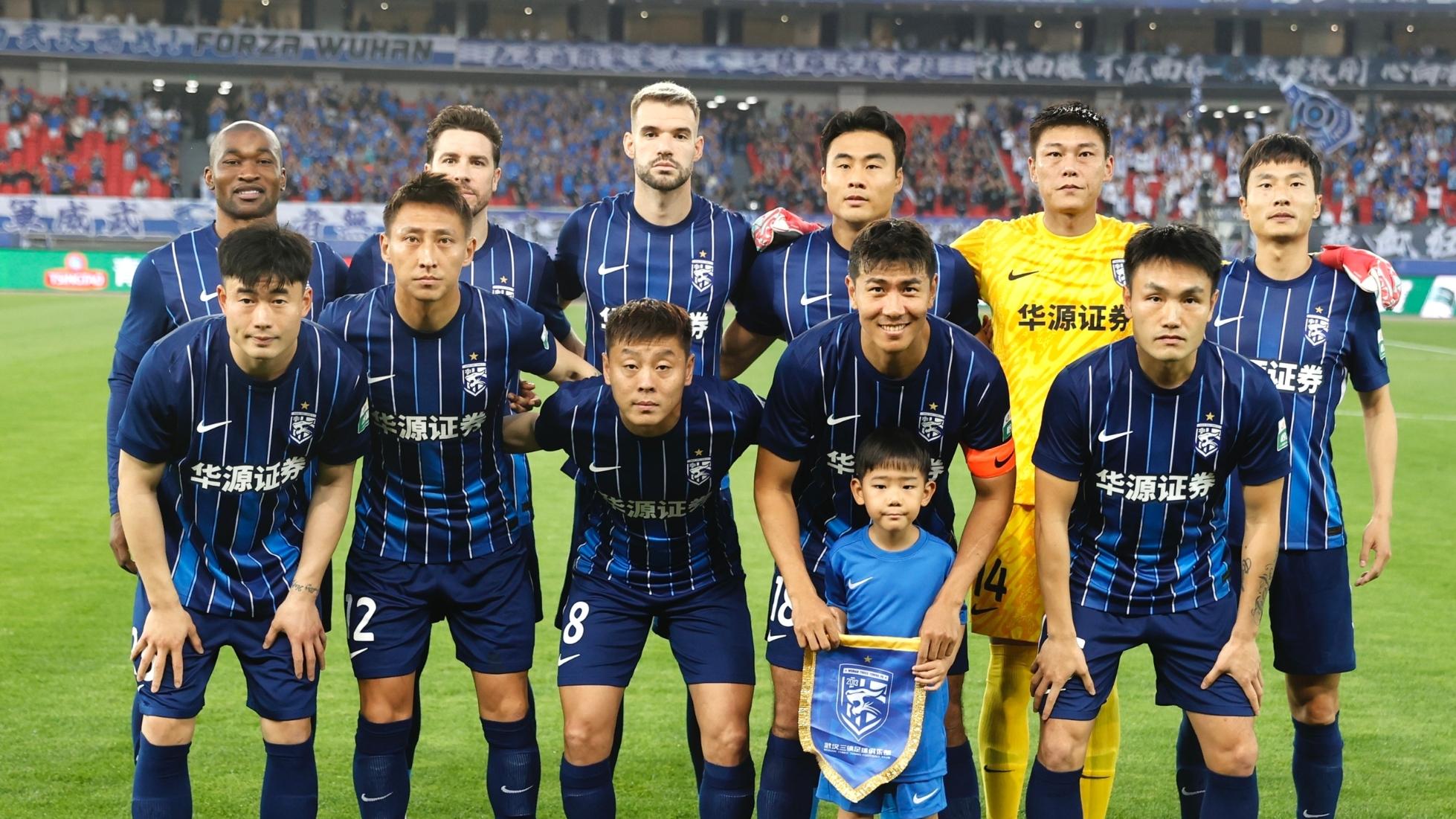 2-1！武汉三镇绝境大逆转，开场44秒丢球，天津队失误，葬送好局
