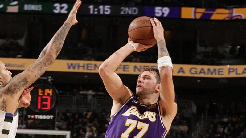 湖人背靠背虐哭雄鹿！东契奇创纪录，艾顿让球迷喊"真香"