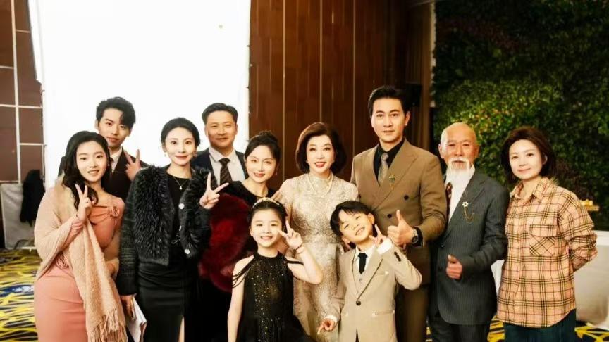 68岁刘晓庆破圈出演短剧引热议：我的人生字典里没有"掉价"二字