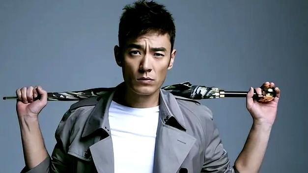 脚踩前妻郝蕾上位，与王珞丹殷桃纠缠不清，38岁竟又娶小10岁的她