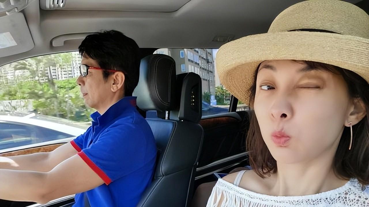 牛莉离婚？春晚常客的婚姻走到尽头，这背后藏着什么秘密？
