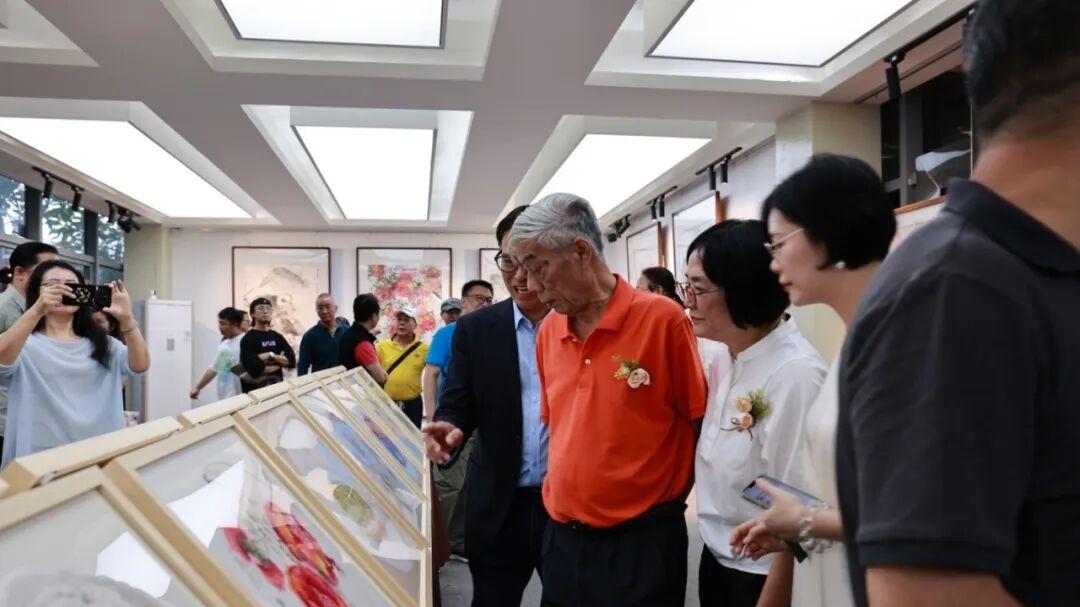 展讯 | 苏里曼艺术作品展在灯湖书屋优雅启幕