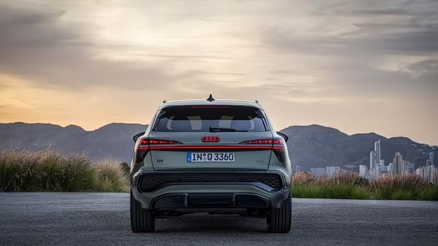 “灯厂”再放大招！全新奥迪Q3官图曝光，尺寸直逼Q5