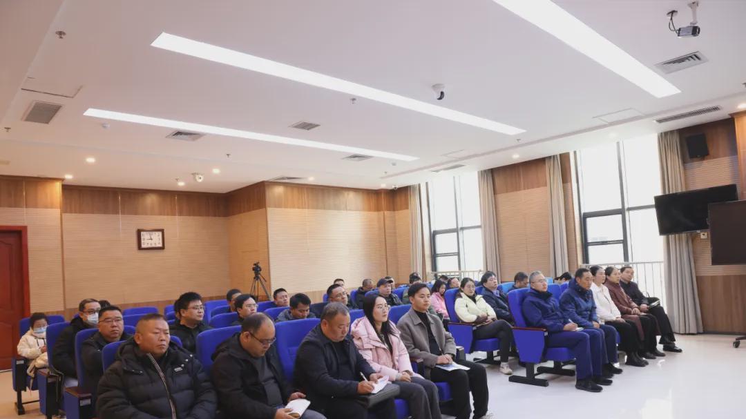 信阳市举行国家工作人员旁听庭审活动