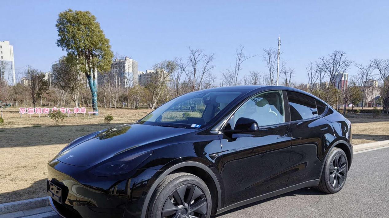 2023款特斯拉Model Y，纯电轿跑，性能体验触手可得！