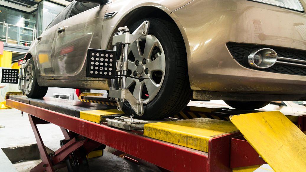 汽车多久该做一次四轮定位？老司机告诉你真相，别被汽修店忽悠了