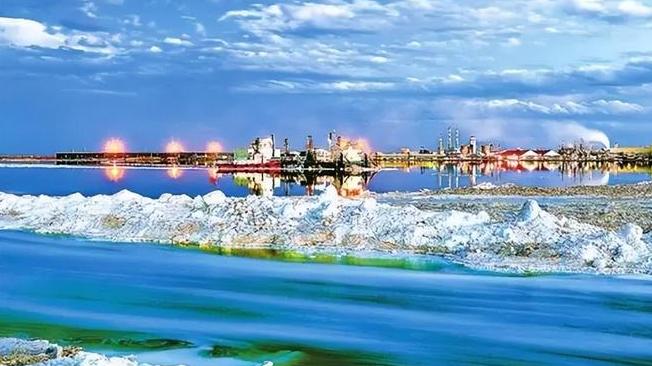 中国最贵的湖泊：价值12万亿，武警24小时持枪巡逻，景色美到窒息