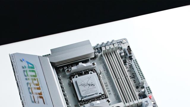 主板颜值天花板，技嘉X870E X3D冰雕主板来了