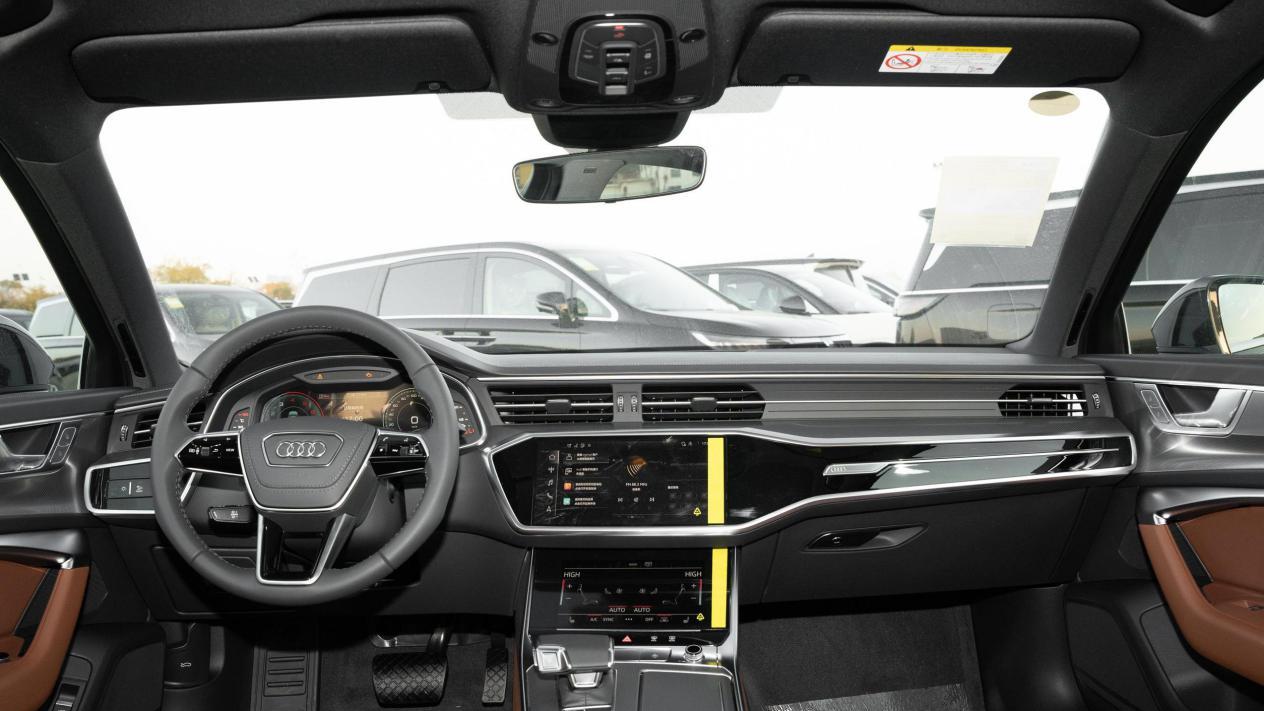 新一代奥迪A6实车惊艳：连车标更新了！25款A6L最低28.4万抄底吗