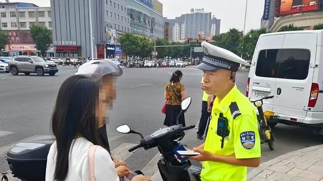 2025年买电动车，要认清这5个资质，上路还要带上这4大件，明确了