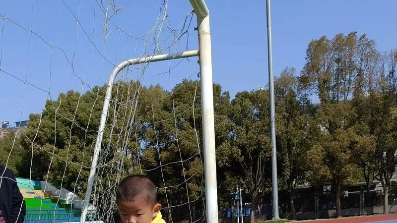 核心力量训练创新，夏训周期强化推进，粤港澳社区足球联赛，短距离冲刺效率提升