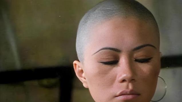 “沙滩小姐”林建明：小渔村村姑的香港娱乐圈传奇