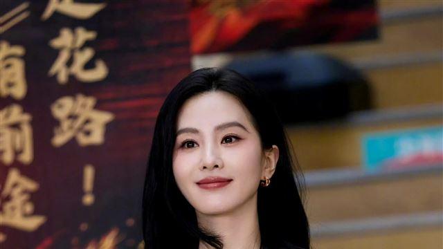 刘诗诗庆生杨幂甜贺，吴奇隆沉默婚变倒计时，结束17岁年龄差婚姻